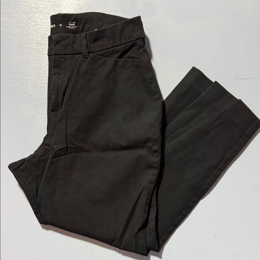 Old Navy black High-Rise Pixie Pants